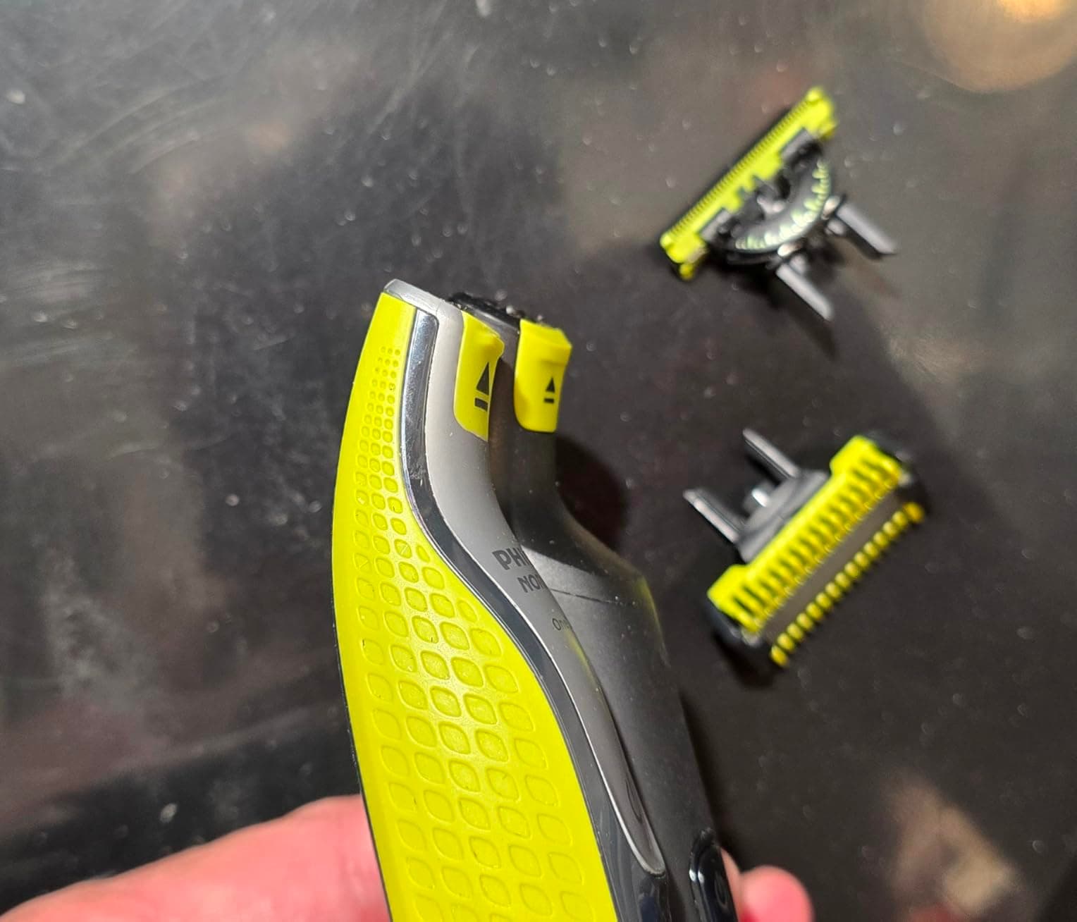 מכונת גילוח וטרימר פיליפס OneBlade Pro 360 🪒 - תמונה 2