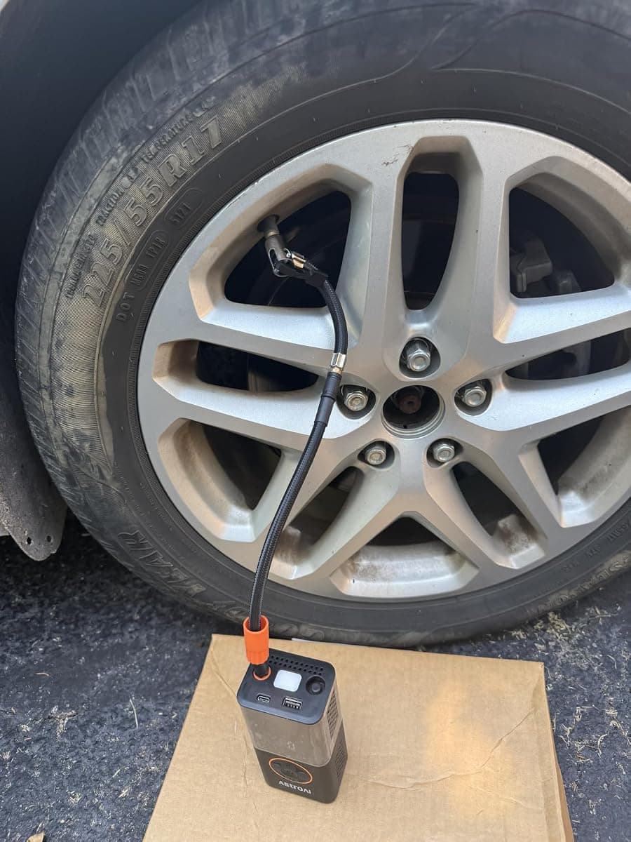 מדחס אוויר נייד נטען 150PSI — מנפח צמיג ברכב, אופניים וכדור בדקה, מסך דיגיטלי ועצירה אוטומטית - תמונה 2